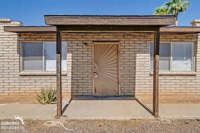 Building Photo - Cozy 2Bdm 1Ba Townhome in Great Location