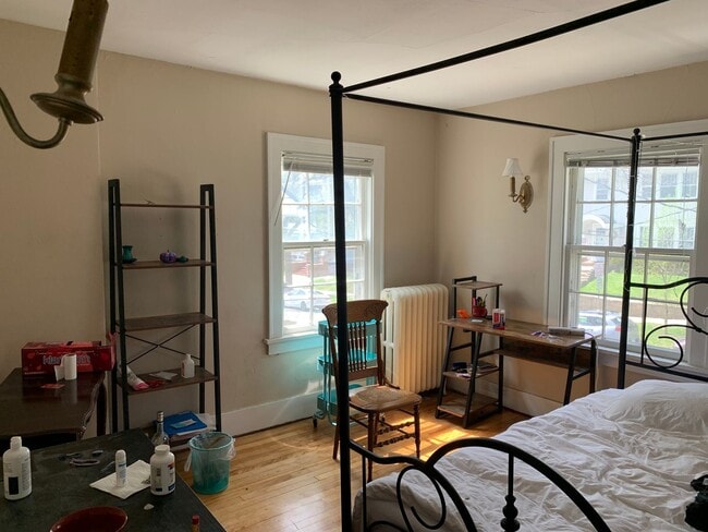Building Photo - 143 Lathrop St