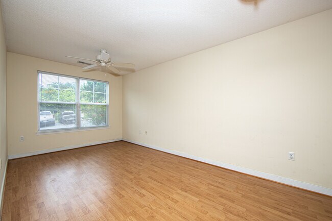 Building Photo - 1517 Woodland Ct