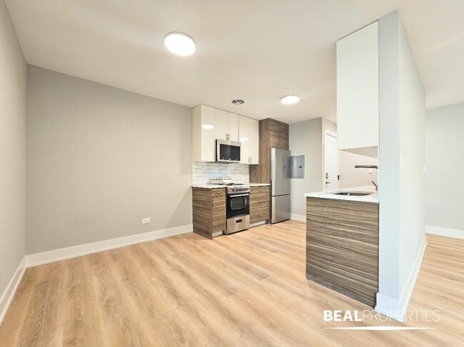 Building Photo - 1 bedroom in CHICAGO IL 60657