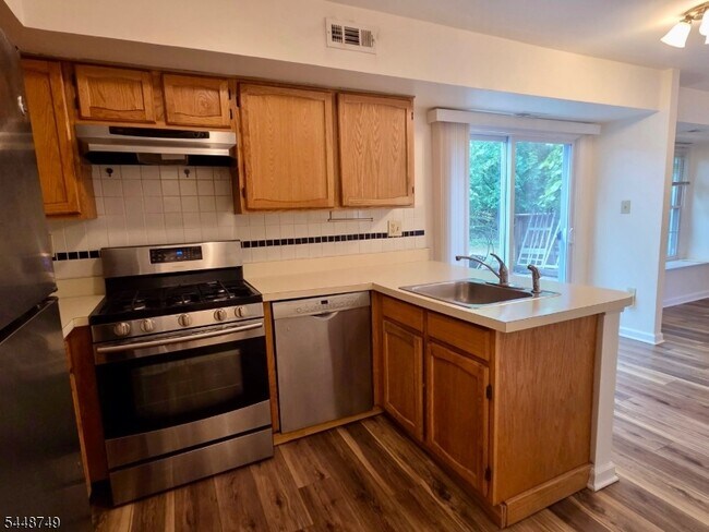 Building Photo - 200 Bamburgh Ct