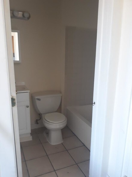 Building Photo - 210 Main St