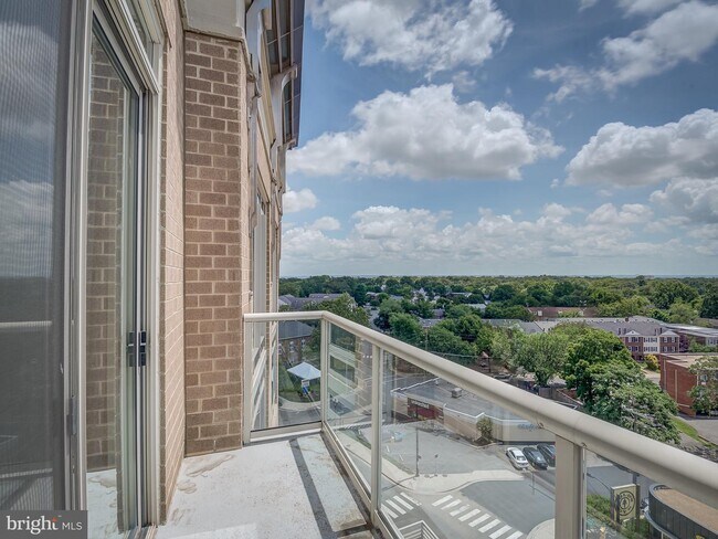 Building Photo - 820 N Pollard St
