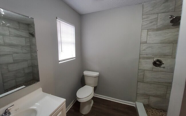 Building Photo - 4873 Verne Rd