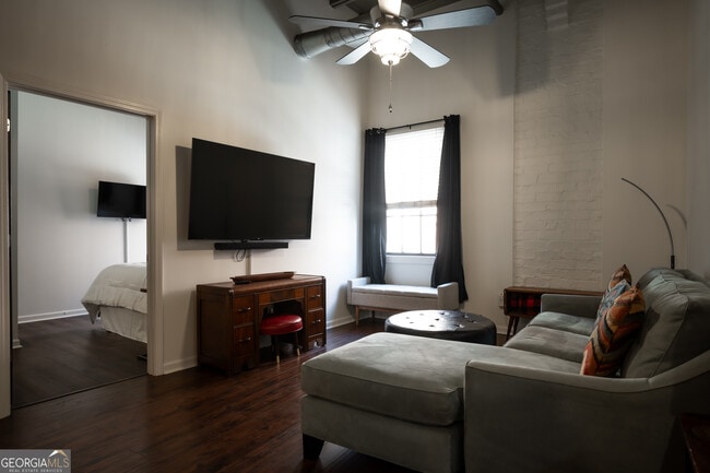 Building Photo - 269 N Hull St