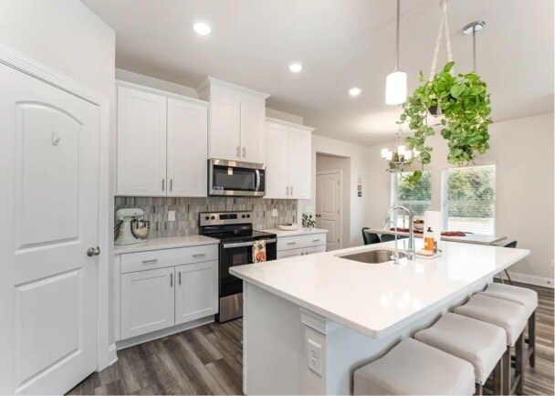 Building Photo - 241 River Rd