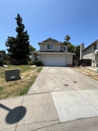Building Photo - Two Story, 4BR/2.5BA, Very Large Backyard ...