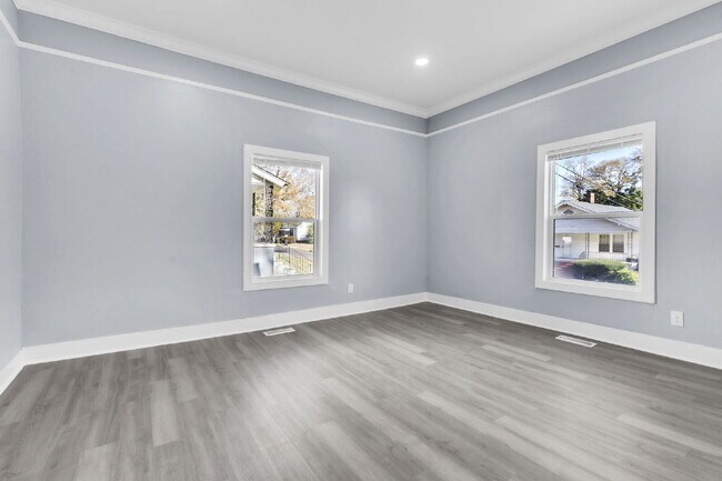 Building Photo - Cozy 2BR, 1BA Home with Spacious Yard