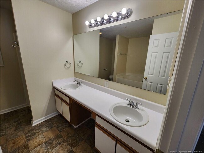 Building Photo - 264 Waterdown Dr