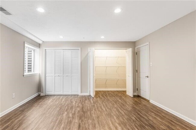 Building Photo - 248 Broadstone Dr
