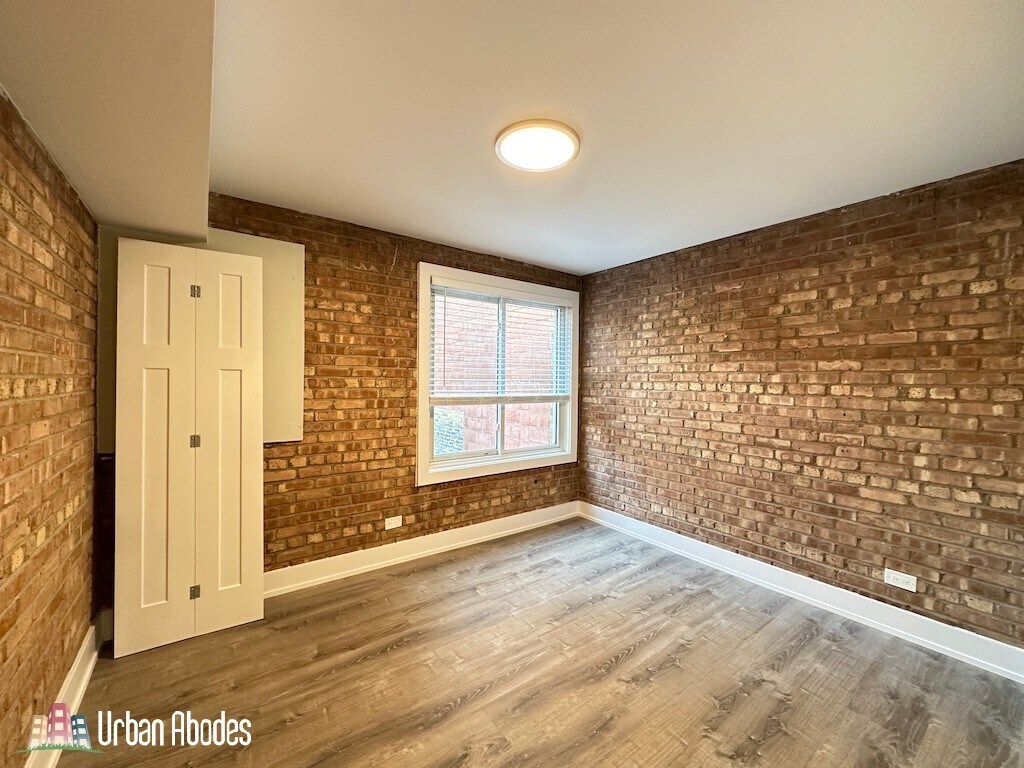 Building Photo - 1220 N La Salle Dr