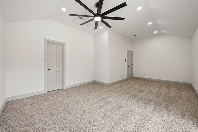 Building Photo - 9214 Grandview Park Dr
