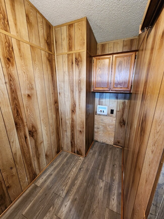 Building Photo - 10916 County Rd 1515