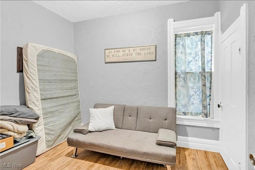 Building Photo - 504 W 21st St