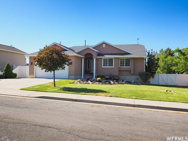 Building Photo - Spacious Rambler w attached 2 car garage!