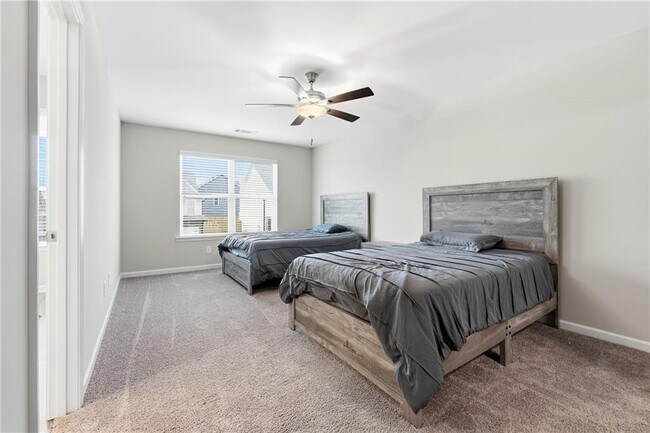 Building Photo - 334 Melody Ln