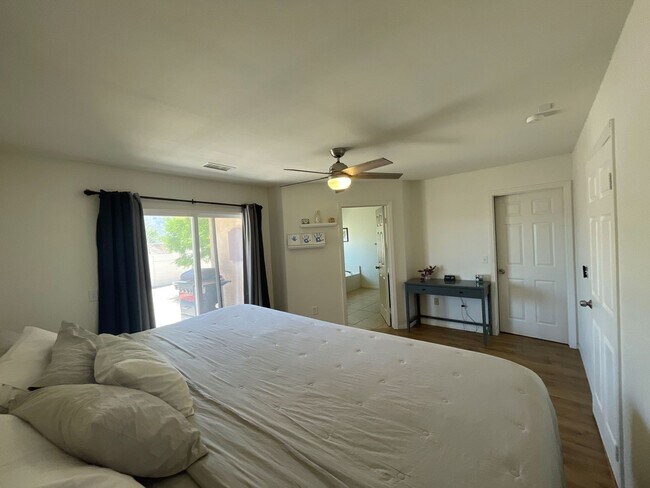 Building Photo - Large 4 Bedroom 2 bath Home in Chocolate Drop Neighborhood