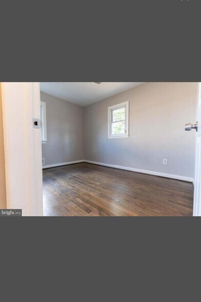 Building Photo - 1206 Quo Ave