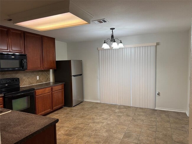Building Photo - 5609 Viewpoint Dr