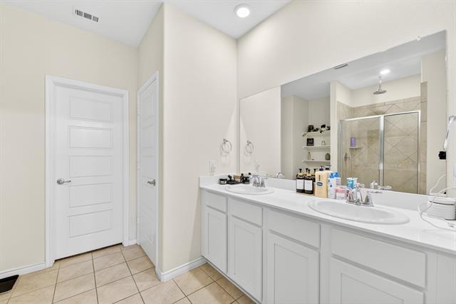 Building Photo - 2261 Obsidian Dr