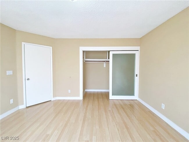 Building Photo - 8316 Cove Landing Ave