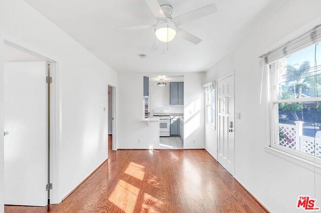 Building Photo - 608 7th Ave