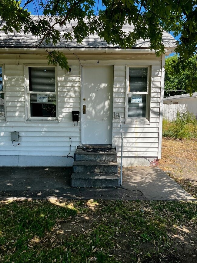 Building Photo - 1303 S 10th Ave