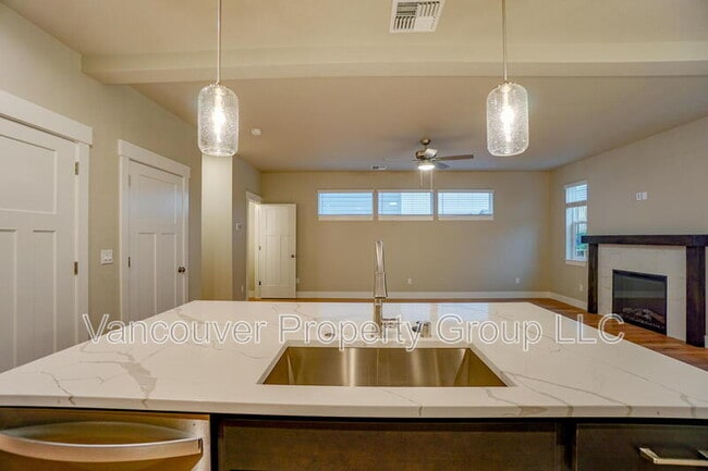 Building Photo - 2215 E Badger Wy