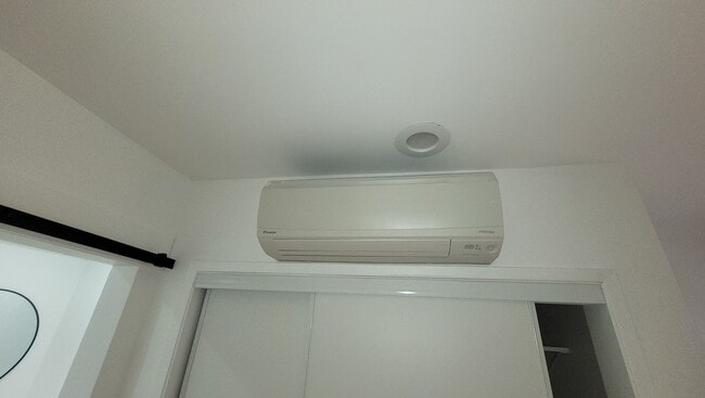 Building Photo - Studio Renovated 2025