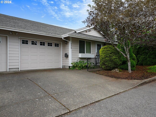 Building Photo - OR226