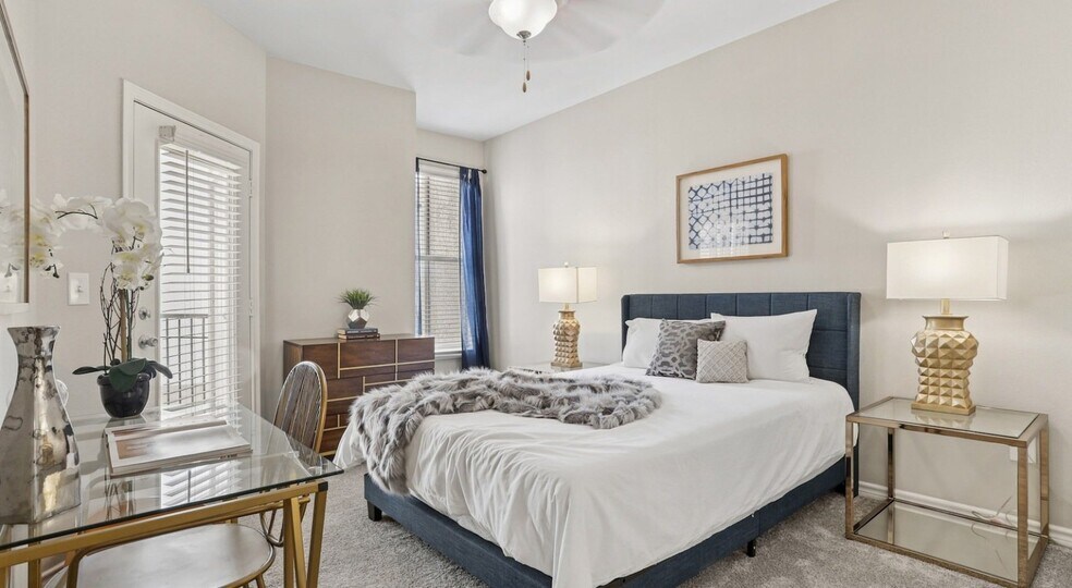 Building Photo - 2403 N Washington Ave