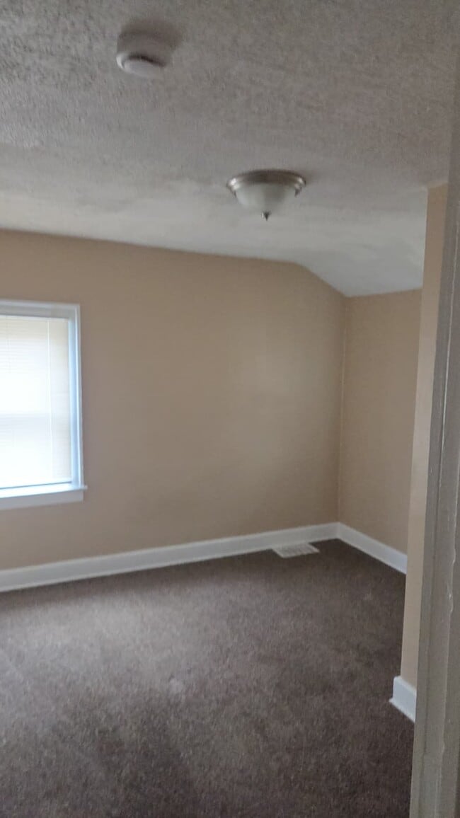 Building Photo - 9124 Manor St