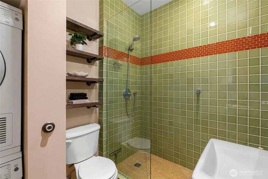 Building Photo - 1111 E Pike St