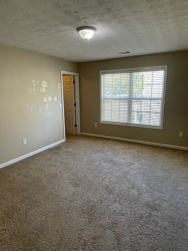 Building Photo - Relax in your spacious home deep in the Watson Grove subdivision