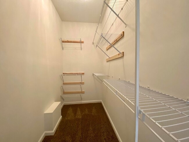 Building Photo - 4858 Somerset Dr