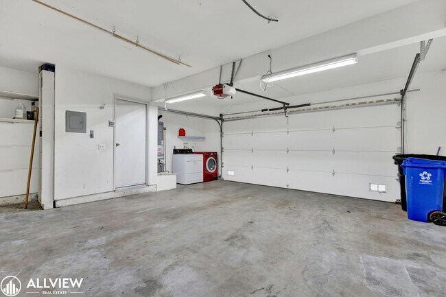 Building Photo - *MOVE IN SPECIAL $750 OFF FIRST MONTH'S RE...
