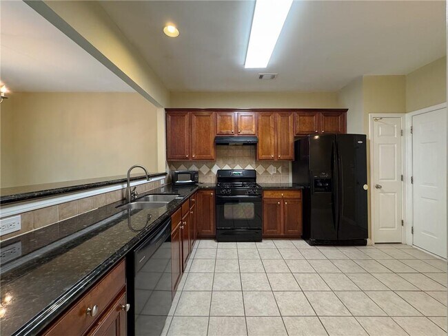 Building Photo - 2442 Fairlie Dr