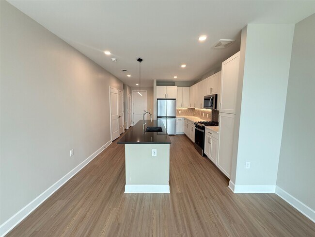 Building Photo - 716 Waugh Dr