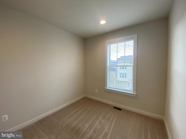 Building Photo - 8612 Shady Pines Dr