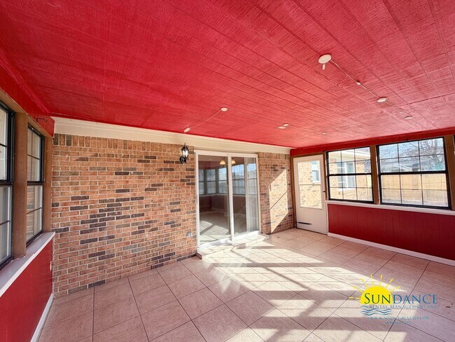 Building Photo - 4 miles from Hurlburt Field, 3 Bedroom beautiful home!