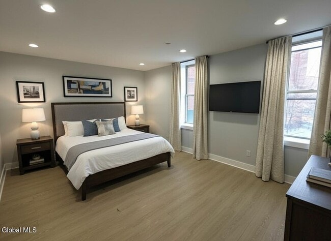 Building Photo - 5 Broadway