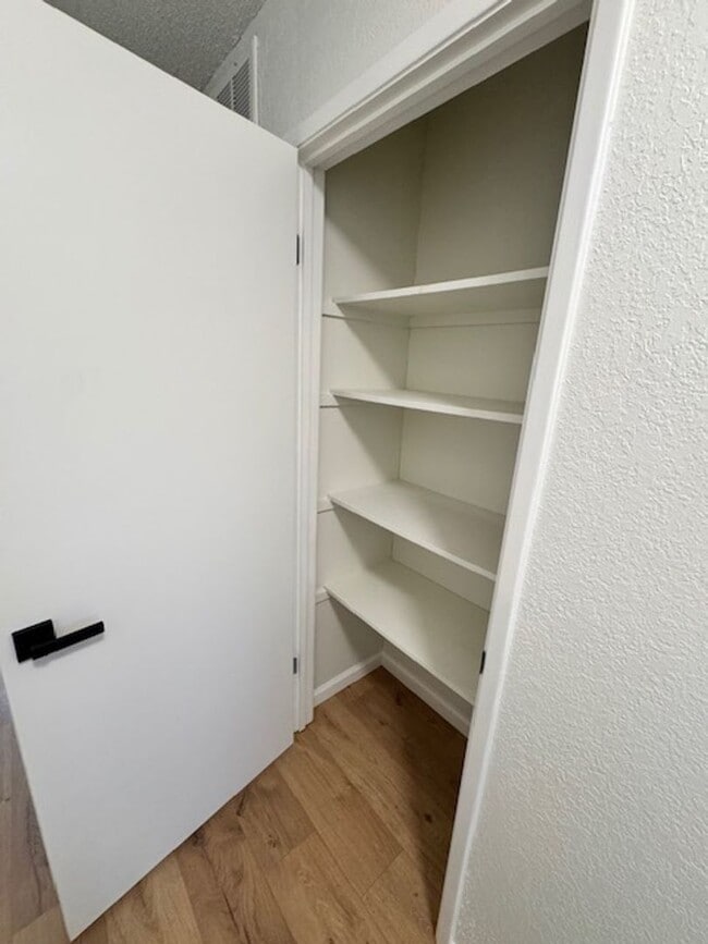 Building Photo - MOVE IN TODAY! Remodeled home with a view