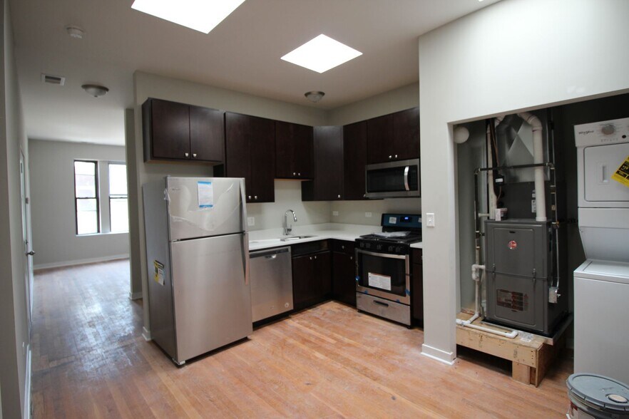 Primary Photo - 4208 N Milwaukee Ave