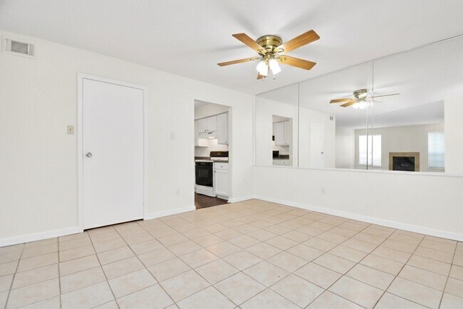 Building Photo - 7400 Bellerive Dr