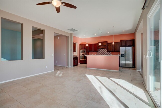 Building Photo - Lower price! Beautiful 2 bed + den, 2 bath Home Located in Quailwood!