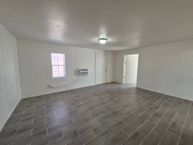Building Photo - 383 S 7th Ave