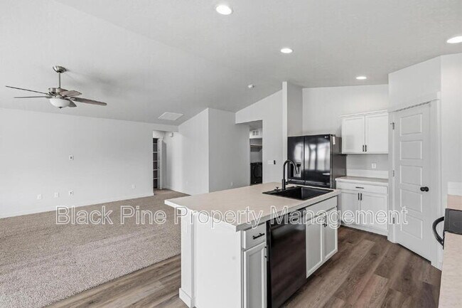 Building Photo - 7631 E Merganser Dr