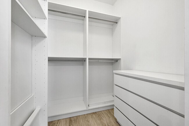 Building Photo - Remarks:	Enjoy stunning Skyline and Bay views from the wraparound balcony of this furnished 2-bed...