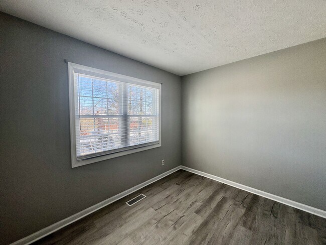 Building Photo - 1410 Ashbourne Dr