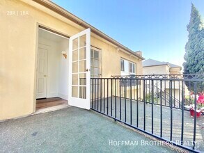 Building Photo - 526 1/2 Heliotrope -